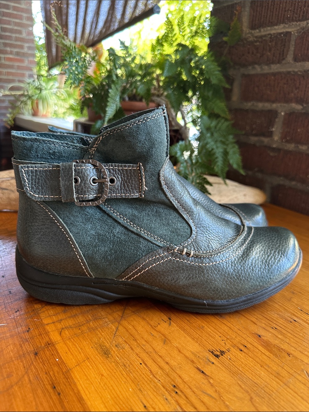 Earth Origins Dayton forest green leather/suede side zip comfort boot. Size 10 - Picture 2 of 10